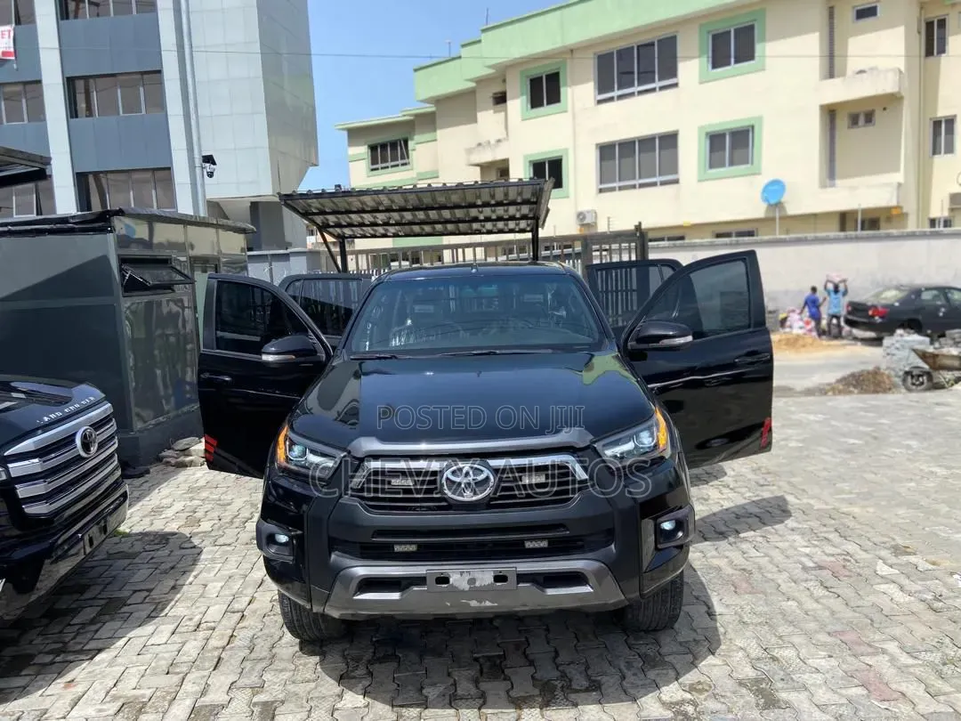 Toyota Hilux 2024 Black