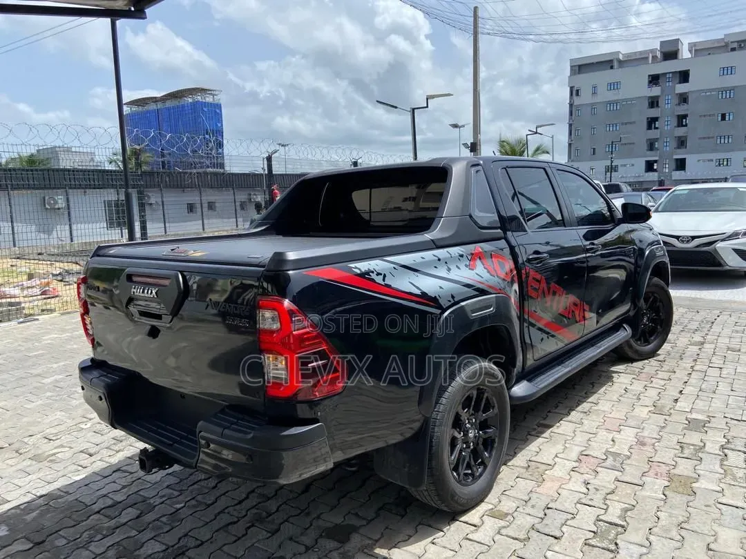 Toyota Hilux 2024 Black