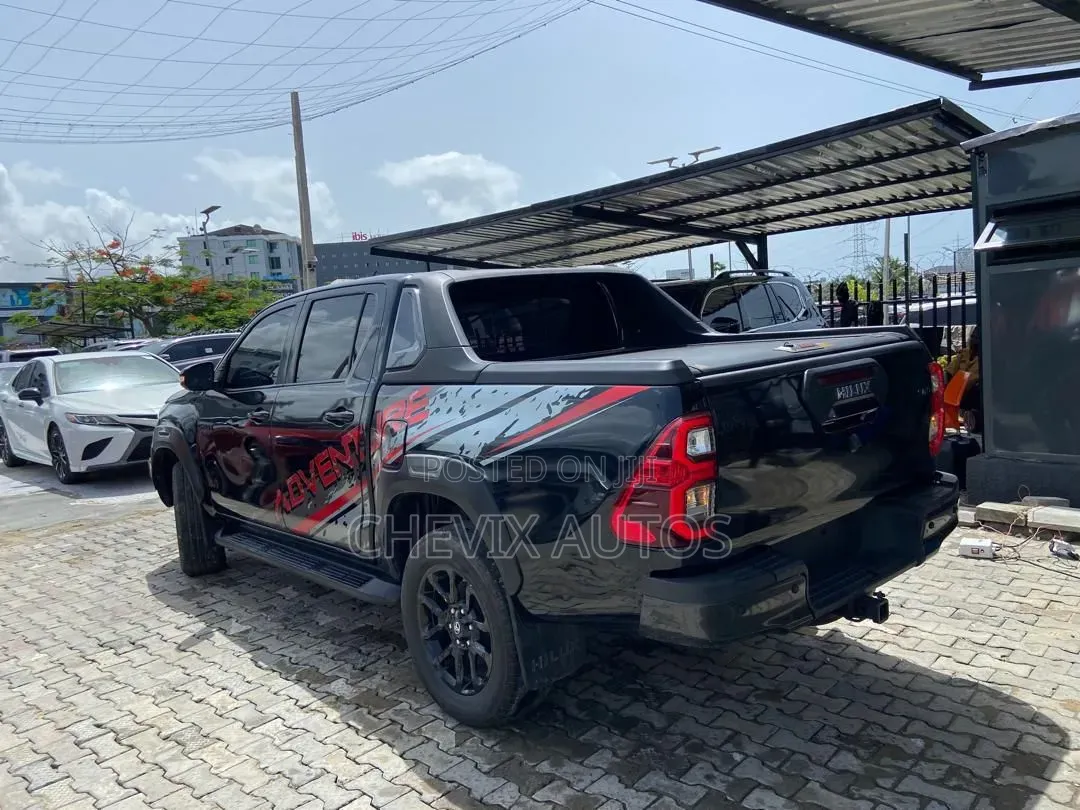 Toyota Hilux 2024 Black