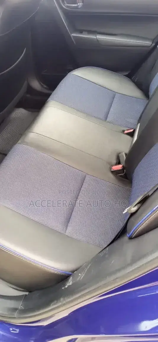 Toyota Corolla SE (1.8L 4cyl 6M) 2018 Blue