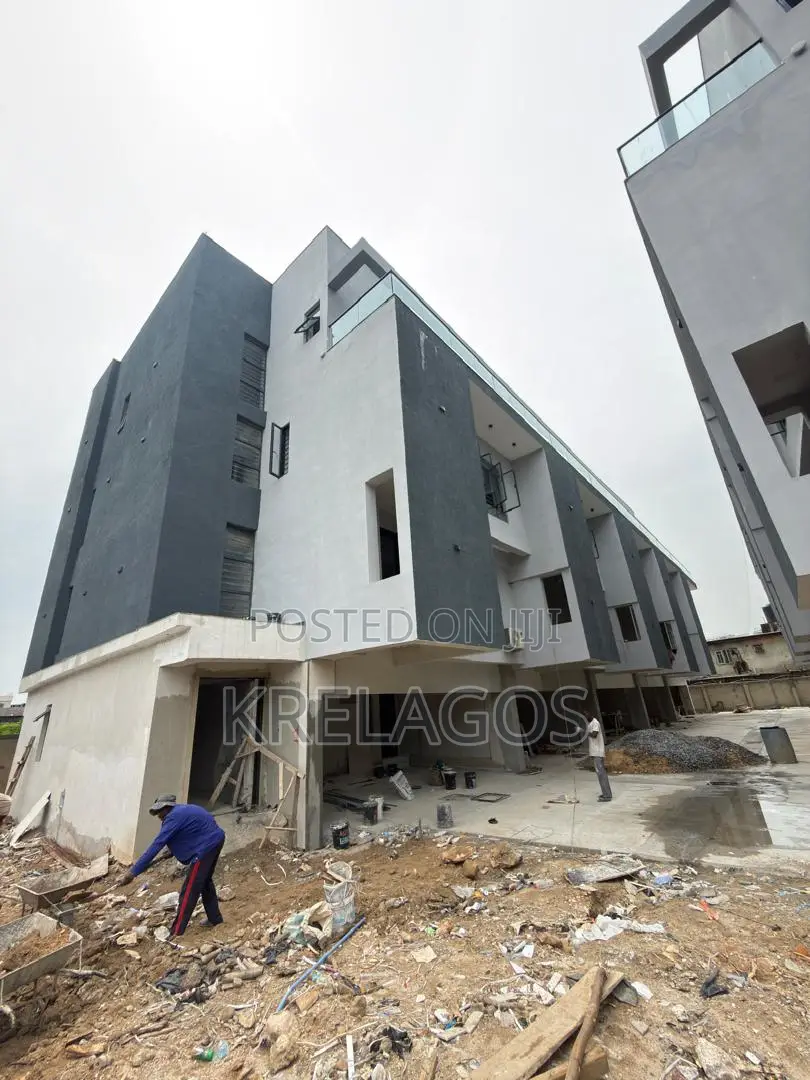 4bdrm Duplex in Akin Adesola for sale