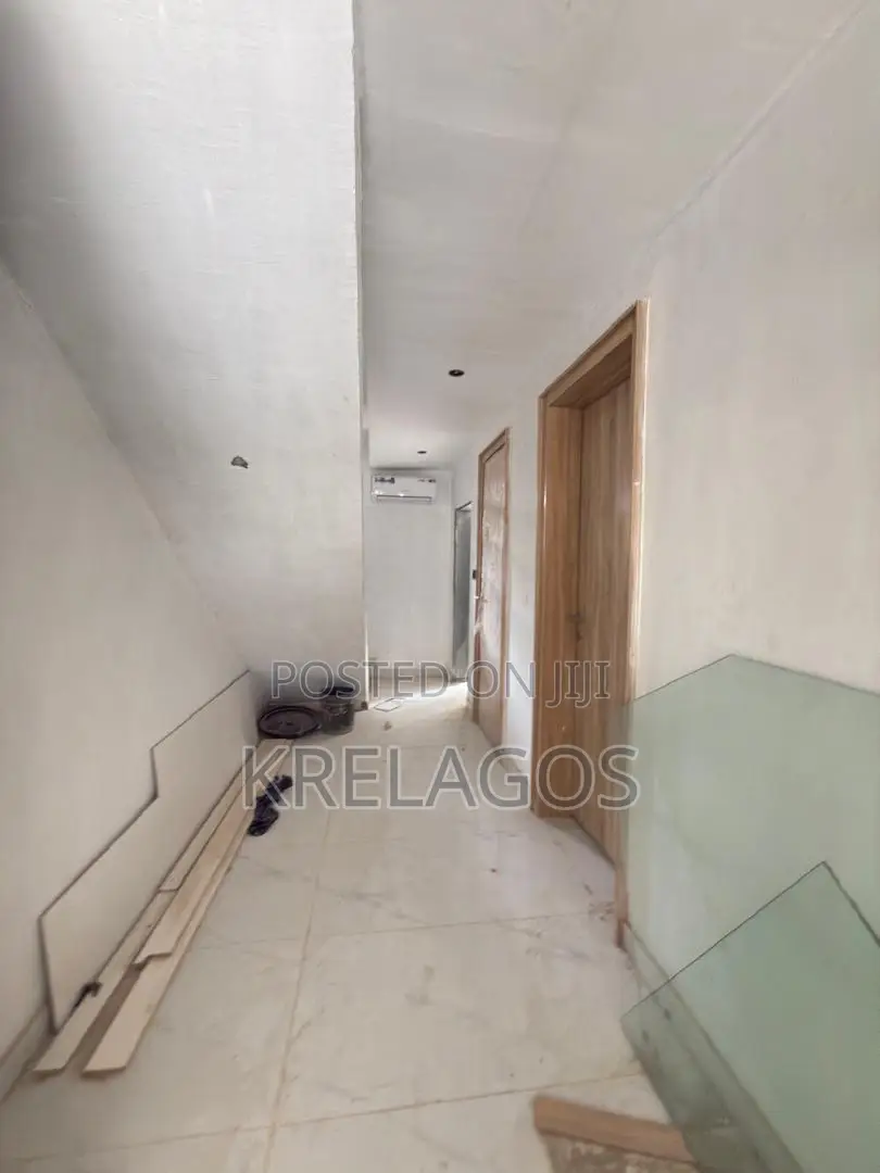 4bdrm Duplex in Akin Adesola for sale