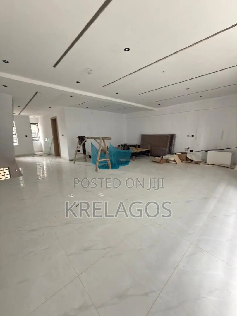 4bdrm Duplex in Akin Adesola for sale