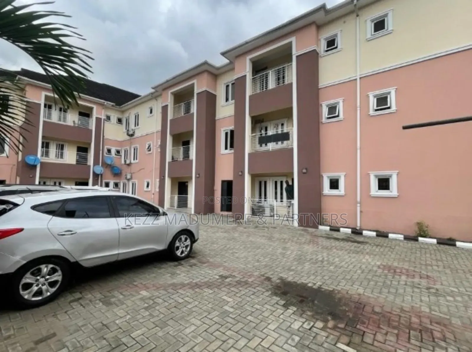 3bdrm Block of Flats in Off Stadium Road, Elekahia for rent