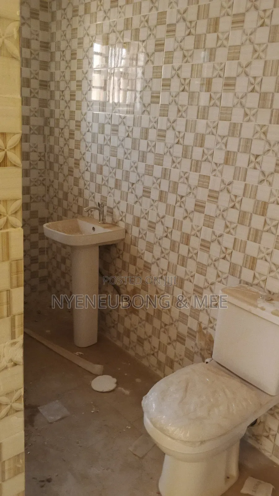 2bdrm Block of Flats in Becky 2 Garden, Karu for sale