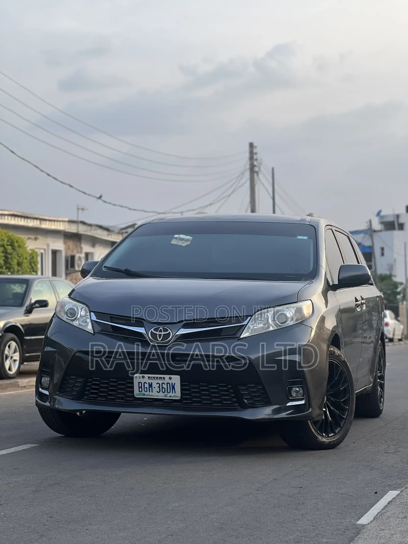 Toyota Sienna LE 8 Passenger (3.5L 6cyl 8A) 2017 Gray