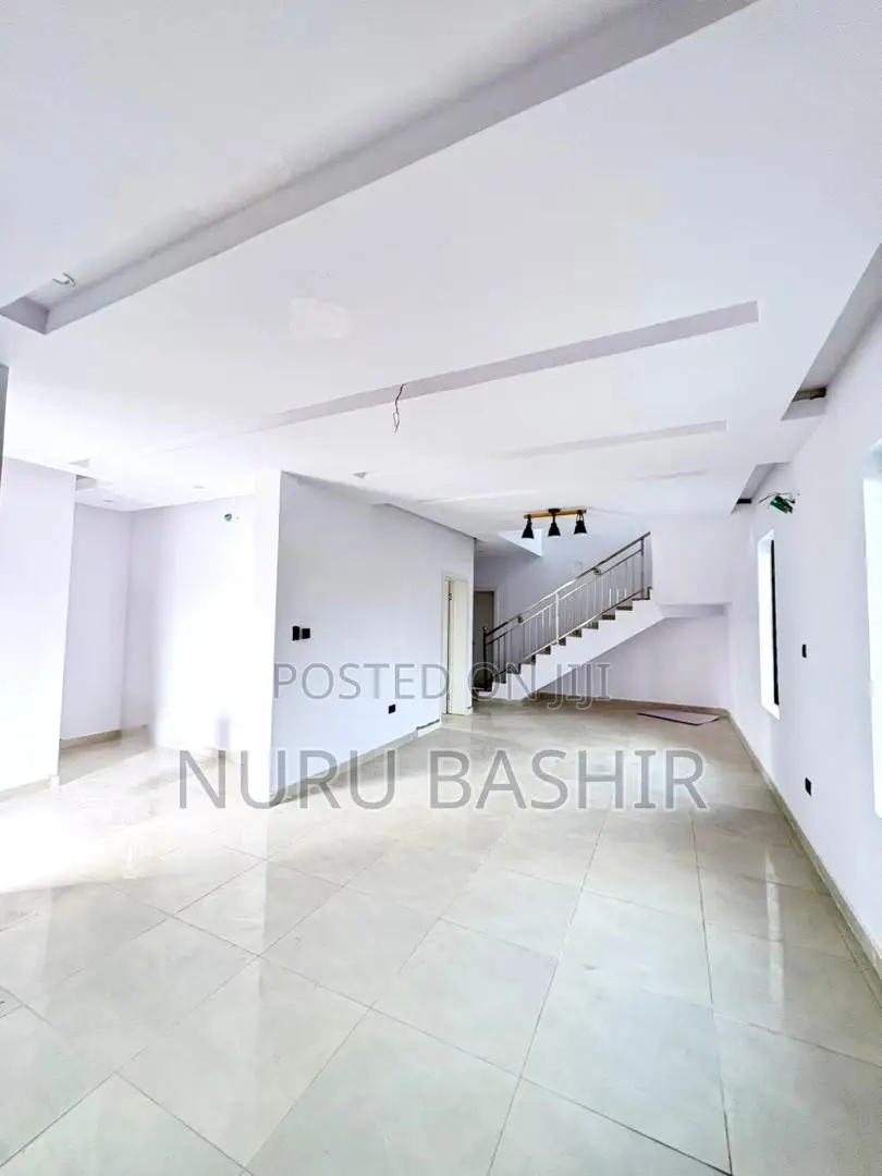 4bdrm Duplex in Carlton Gate Estate, Akobo for sale