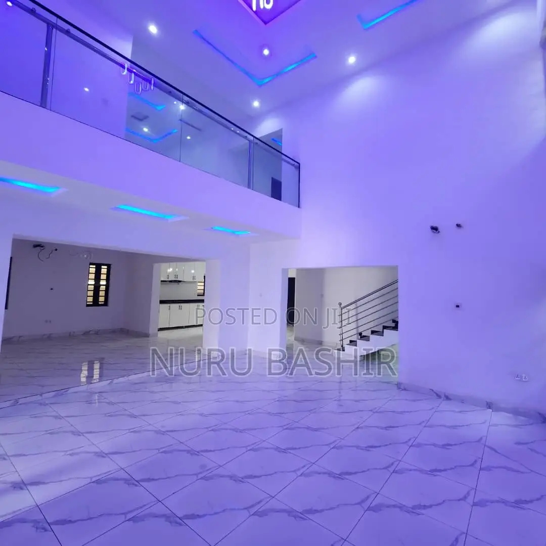 5bdrm Duplex in Malami Estate for sale