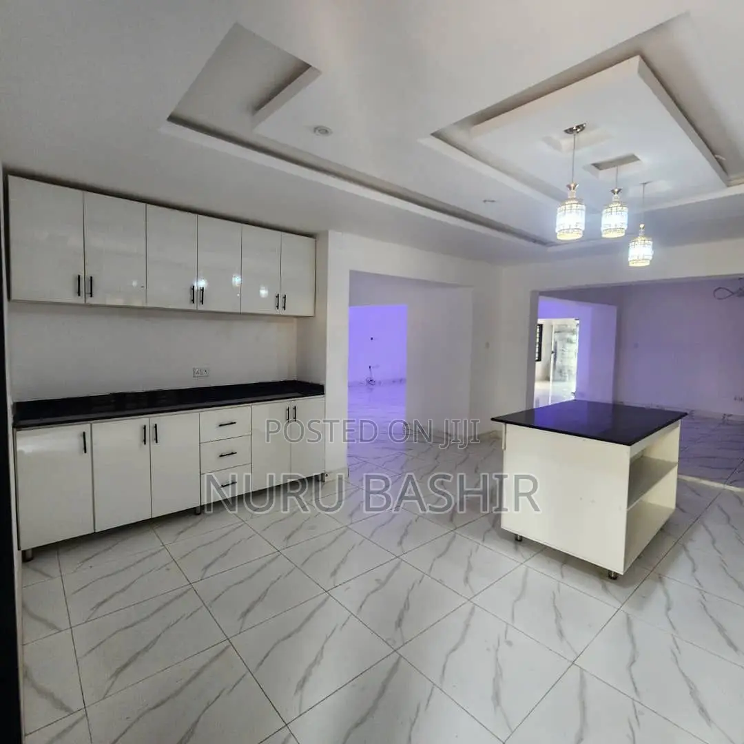 5bdrm Duplex in Malami Estate for sale