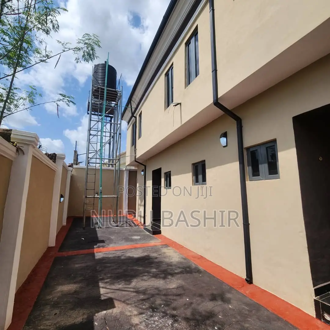 5bdrm Duplex in Malami Estate for sale