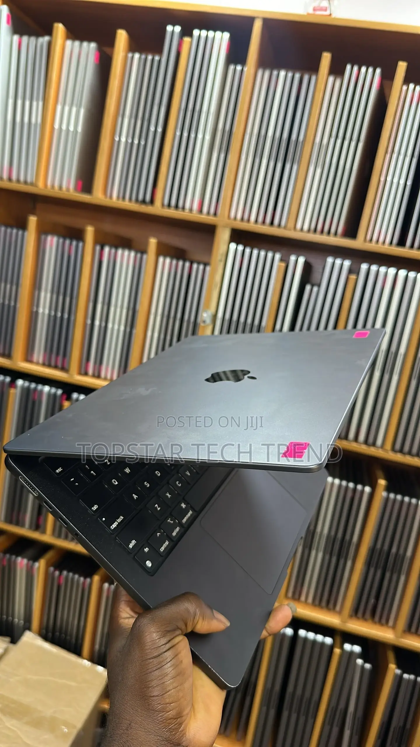 Laptop Apple MacBook Pro 2023 M3 Pro 14-inch 18GB Apple M3 Pro SSD 1T