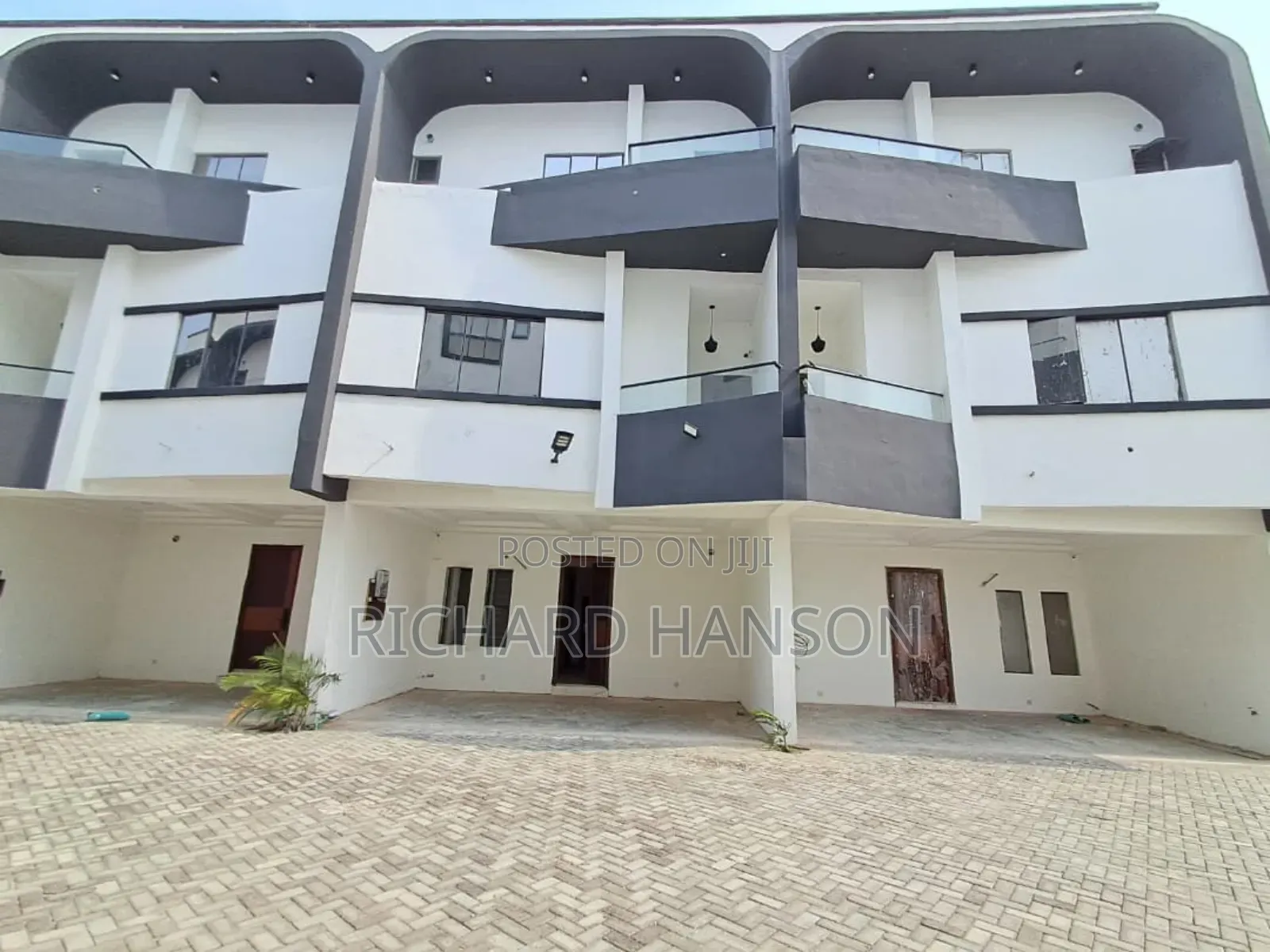 4bdrm Duplex in Serviced Estate B4, Lekki Phase 2 for rent
