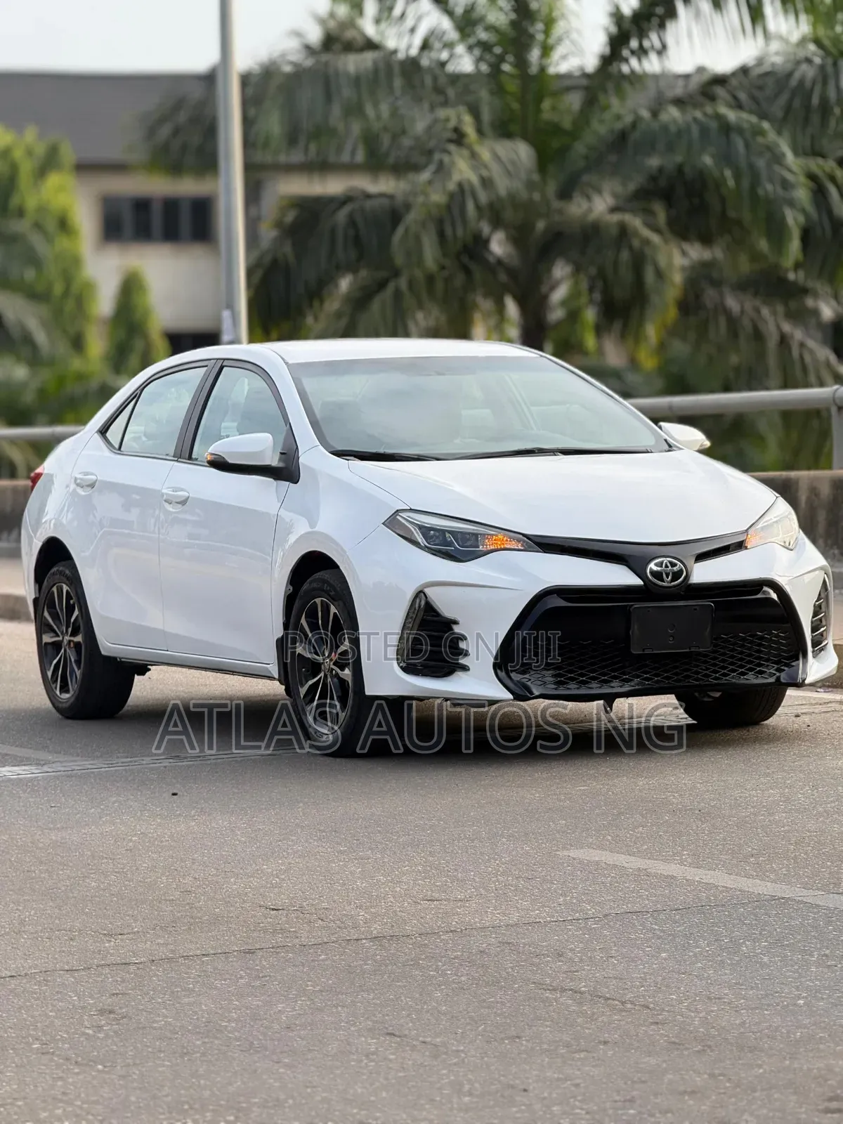 Toyota Corolla SE 4dr Sedan (1.8L 4cyl CVT) 2017 Red
