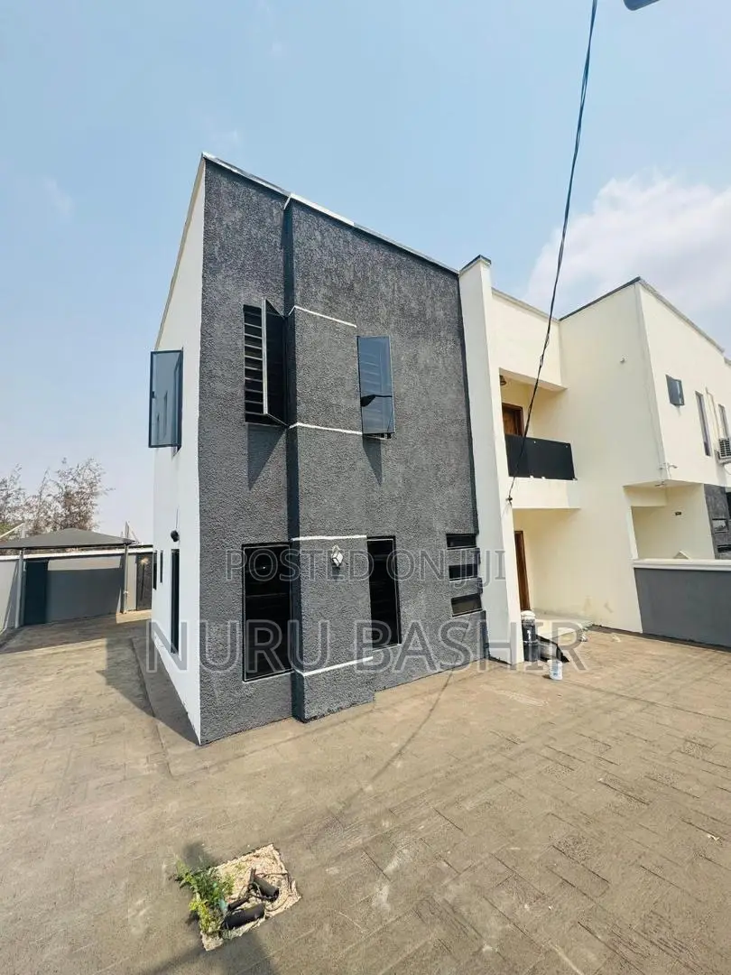 3bdrm Duplex in Carlton Gate Estate, Akobo for sale