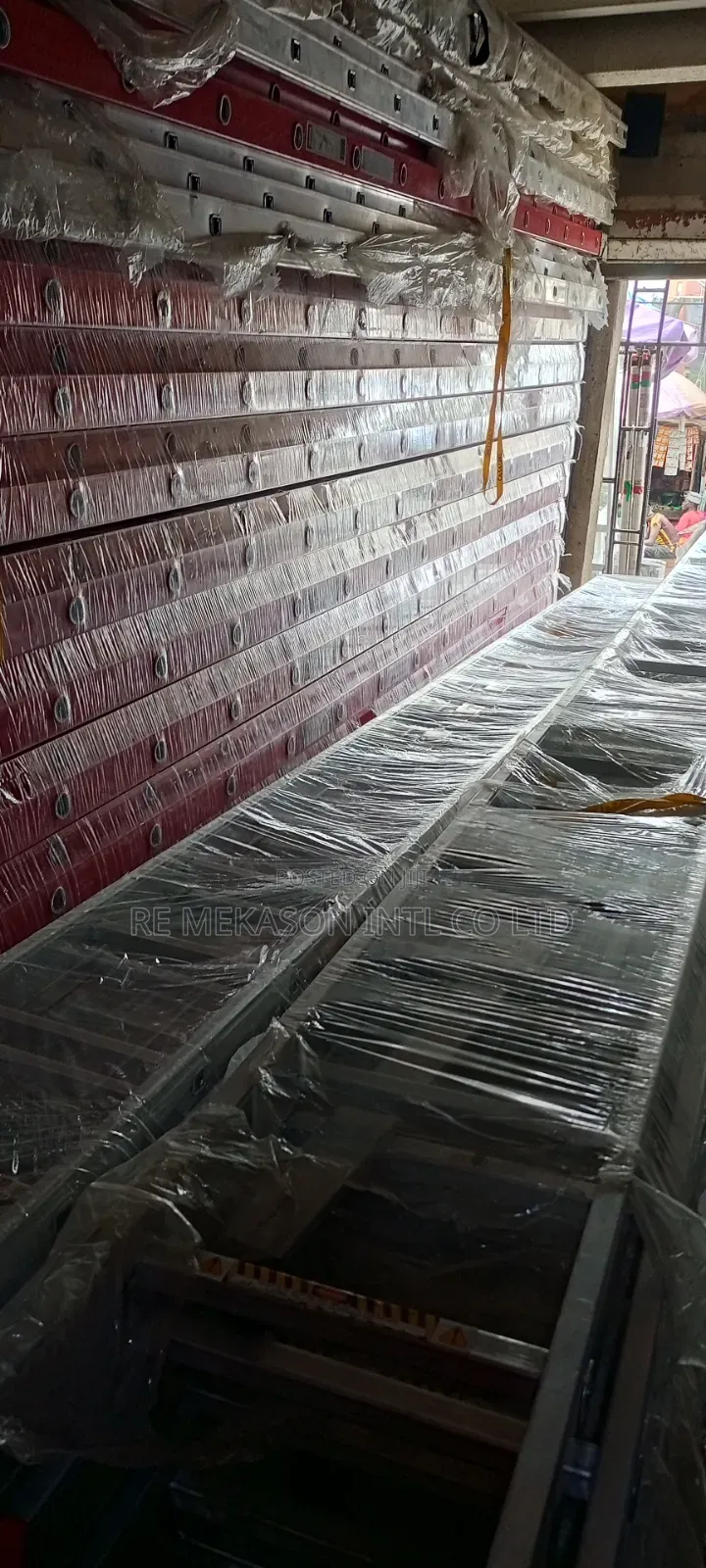 28ft Fiberglass Ladder