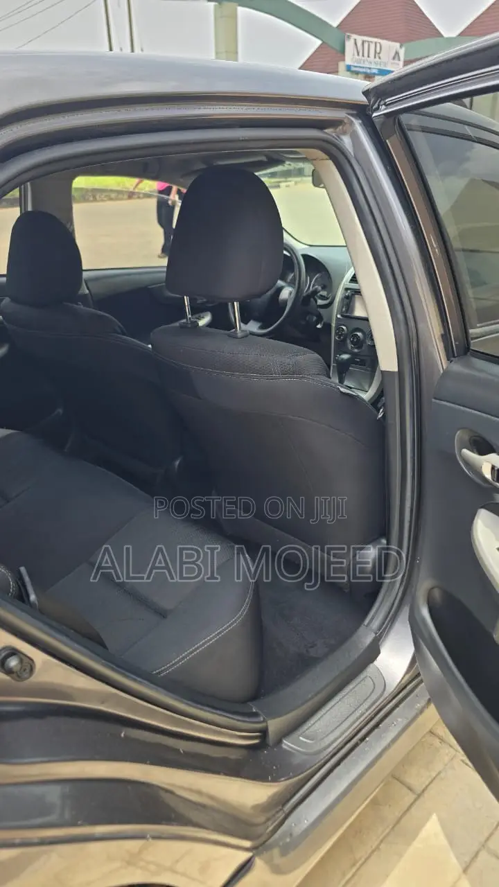 Toyota Corolla S 4dr Sedan (1.8L 4cyl 4A) 2013 Gray