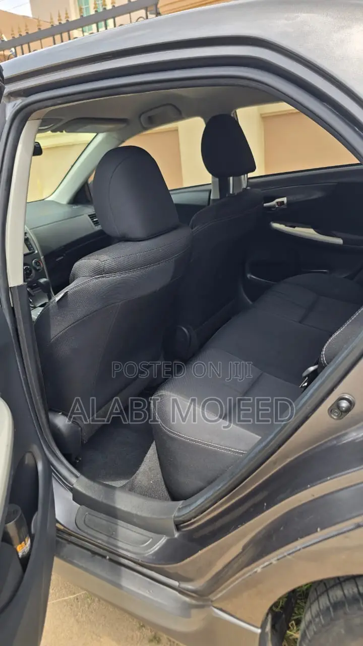 Toyota Corolla S 4dr Sedan (1.8L 4cyl 4A) 2013 Gray