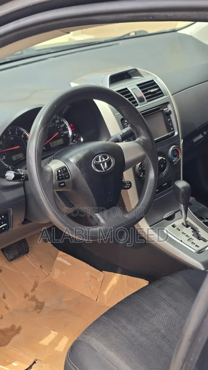 Toyota Corolla S 4dr Sedan (1.8L 4cyl 4A) 2013 Gray