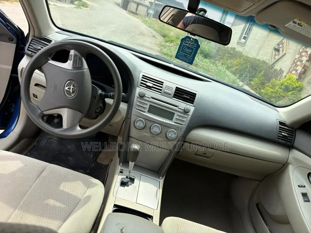 Toyota Camry LE 4dr Sedan (2.5L 4cyl 6AM) 2010 Blue