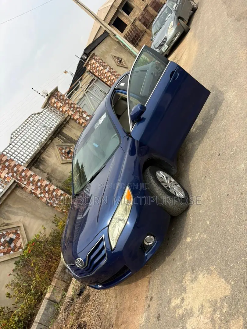 Toyota Camry LE 4dr Sedan (2.5L 4cyl 6AM) 2010 Blue