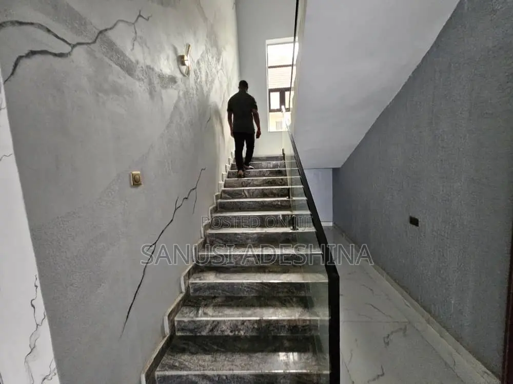 5bdrm Duplex in Gwarimpa Estate,Fct, Gwarinpa for sale