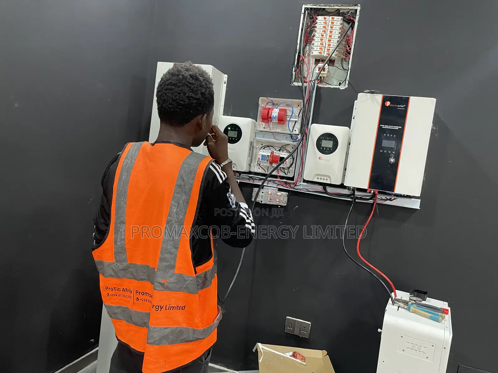 15kva Inverter, 30kwh Battery, 450w Panel X30, 240a Charger Controller