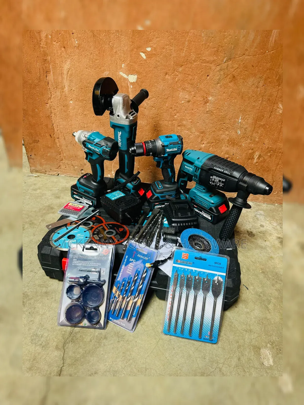 Makita 4-in-1 Cordless Machine Set Includes Drilling and Cutting Tools