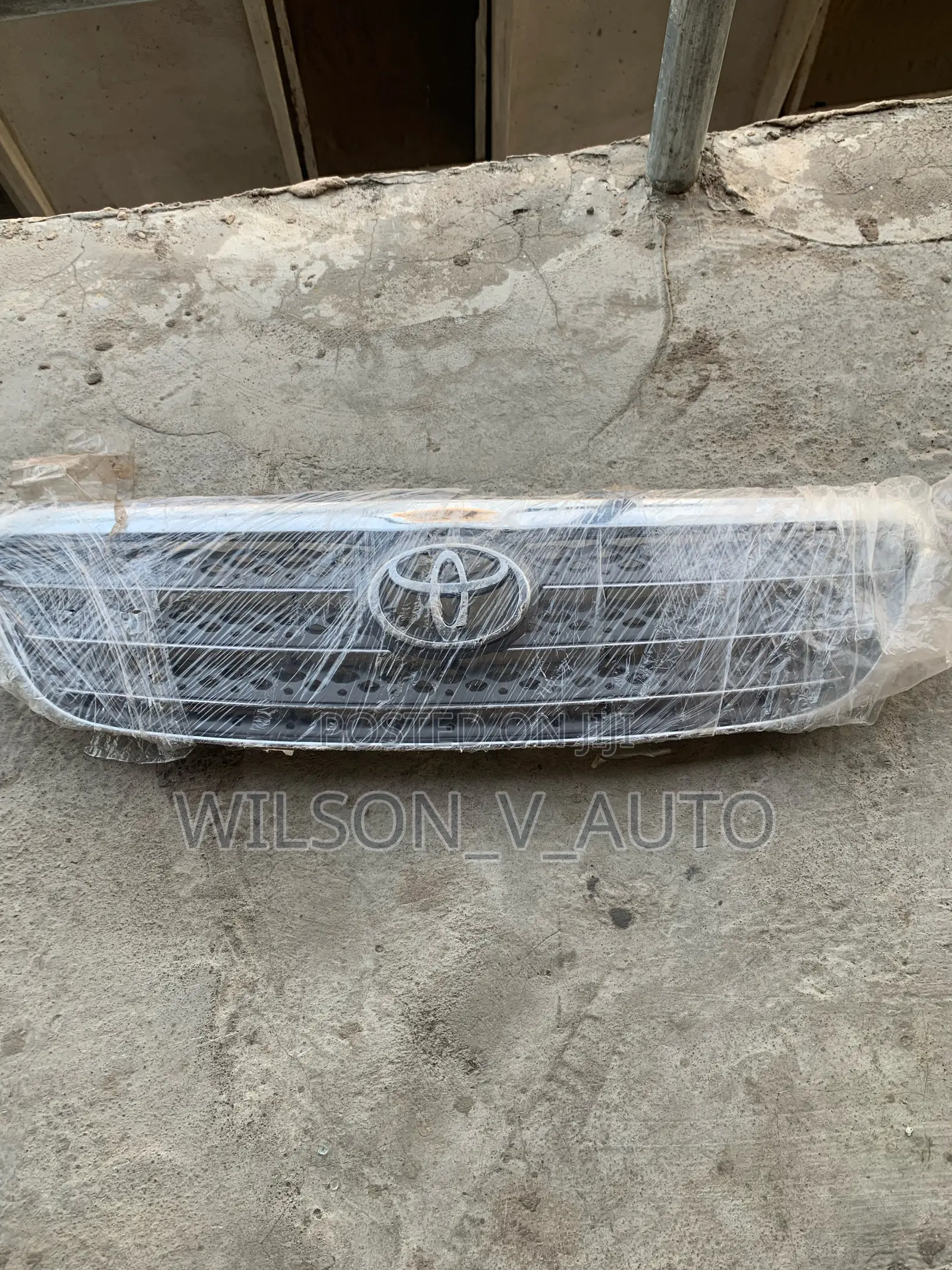 Genuine Chrome Front Grille for Toyota Fortuner / Hilux (2012–2014)