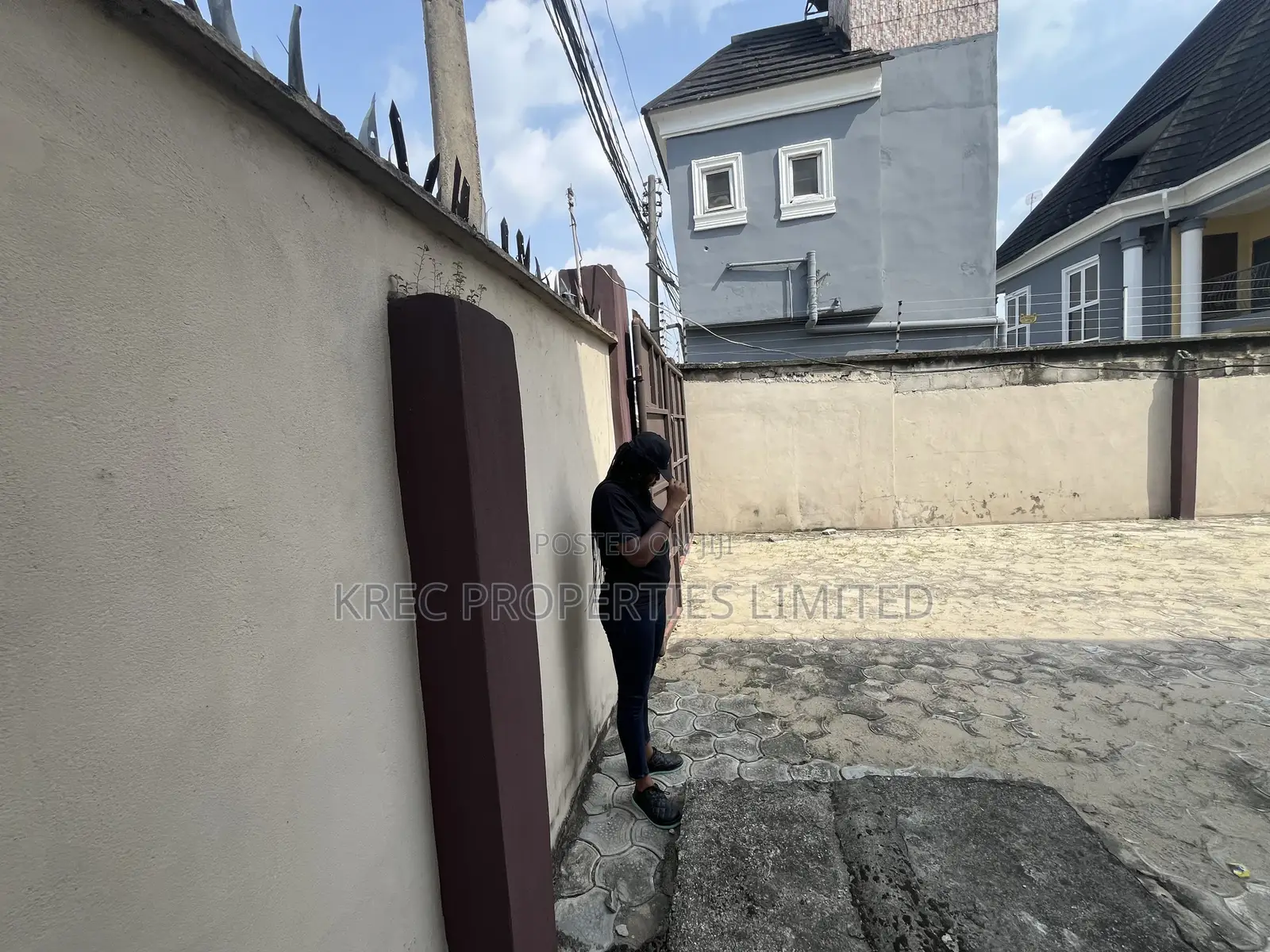2bdrm Block of Flats in Otunda Estate, Obio-Akpor for sale