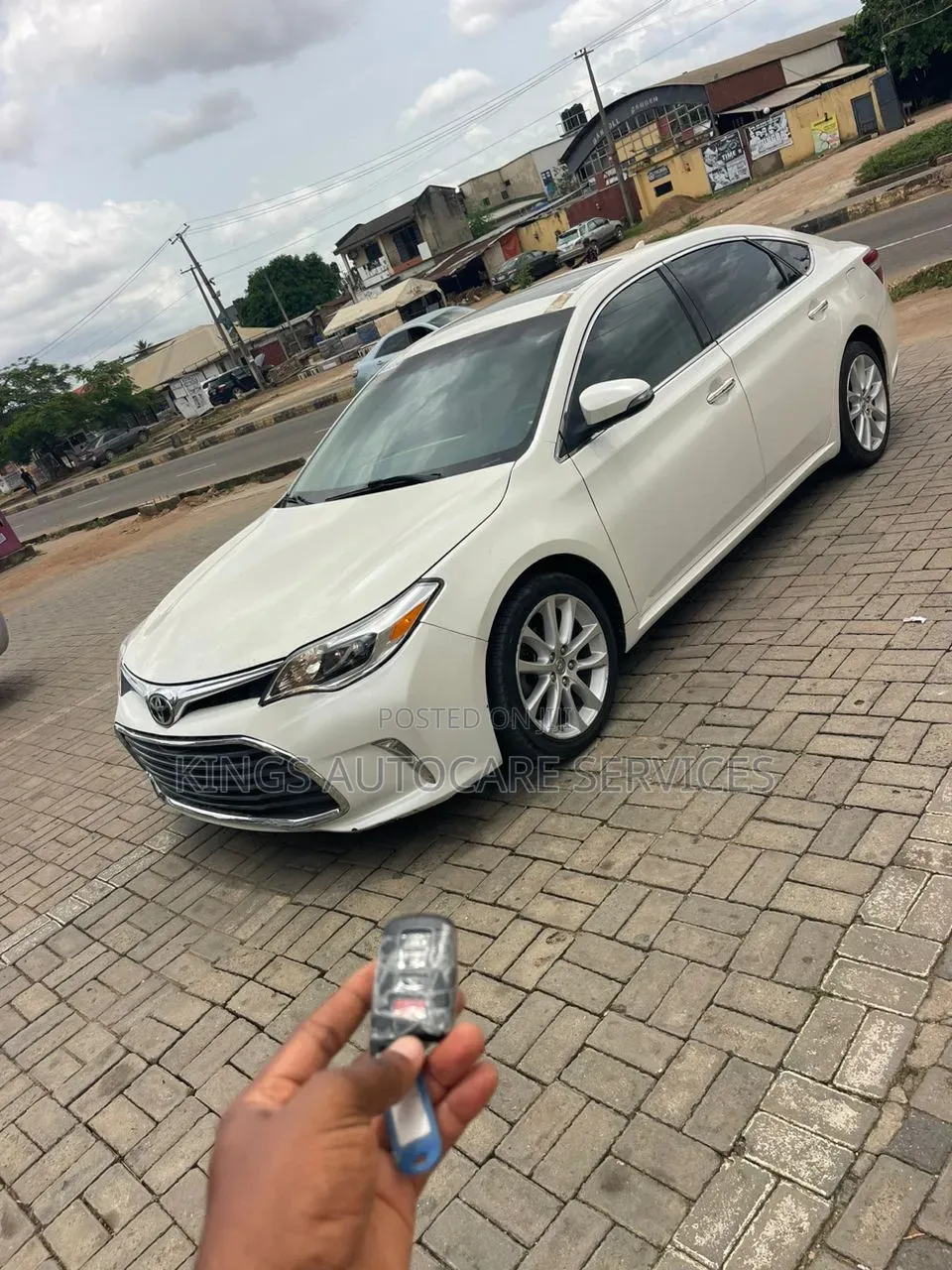 Toyota Avalon Limited 4dr Sedan (3.5L 6cyl 6A) 2014 White