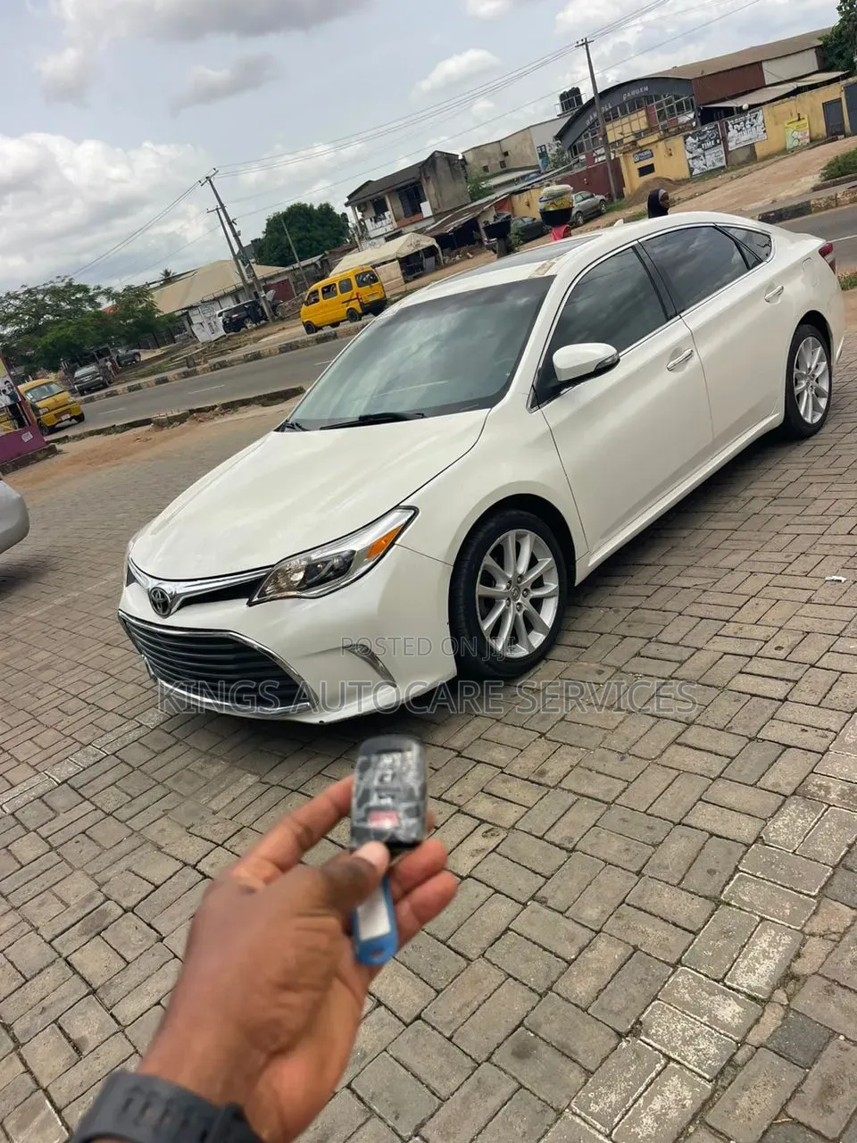 Toyota Avalon Limited 4dr Sedan (3.5L 6cyl 6A) 2014 White