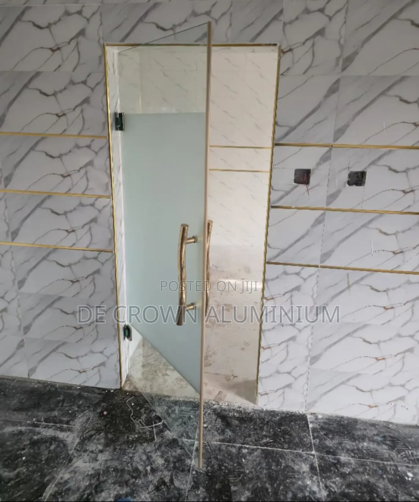 10mm Half Frosted Glass Toilet Door With Gold Accessories