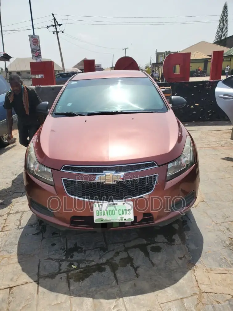 Chevrolet Cruze LS Auto 2013 Orange