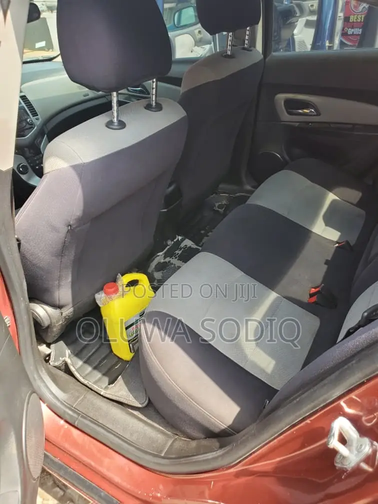 Chevrolet Cruze LS Auto 2013 Orange
