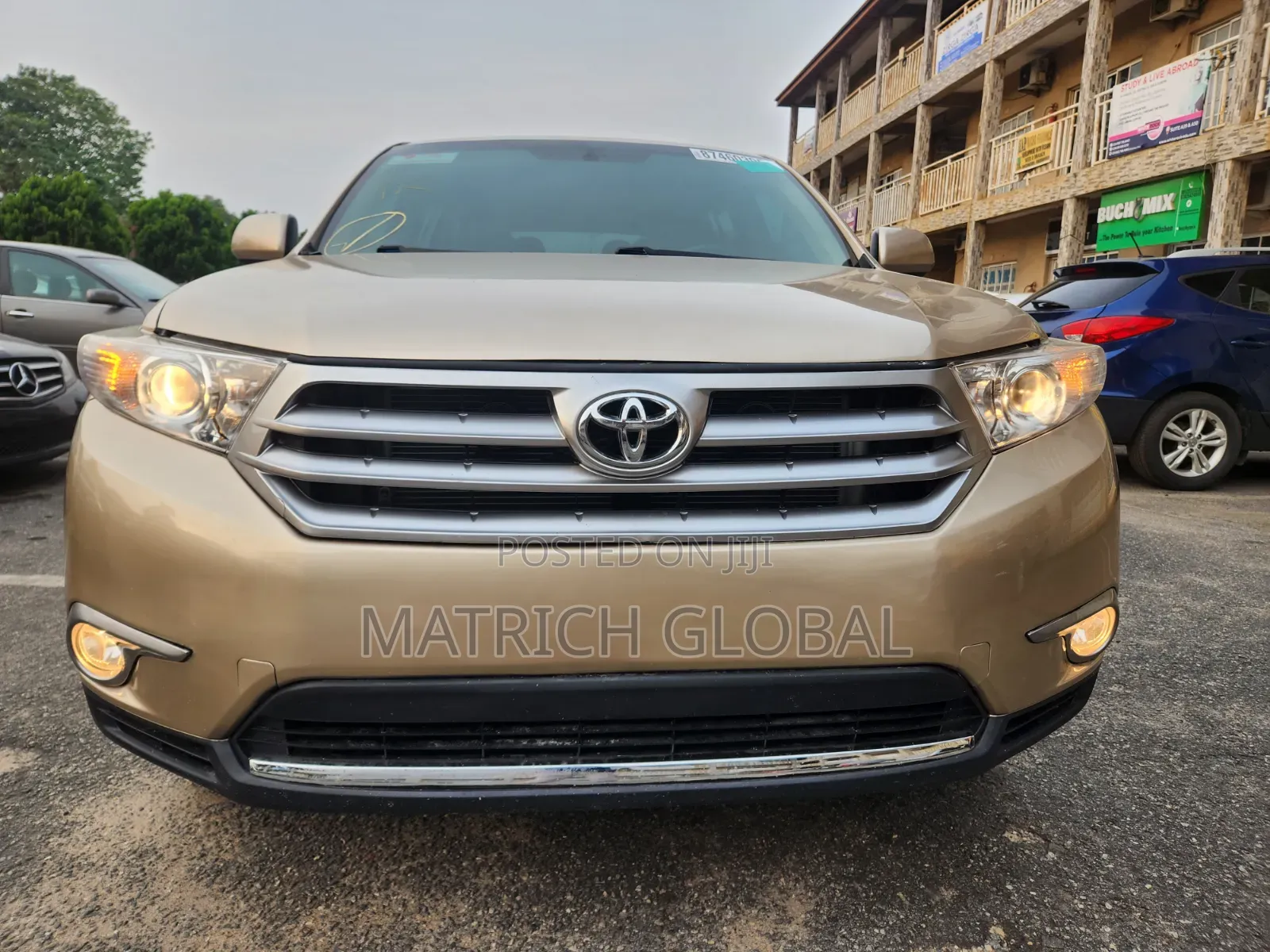 Toyota Highlander Plus 3.5L 4WD 2013 Gold