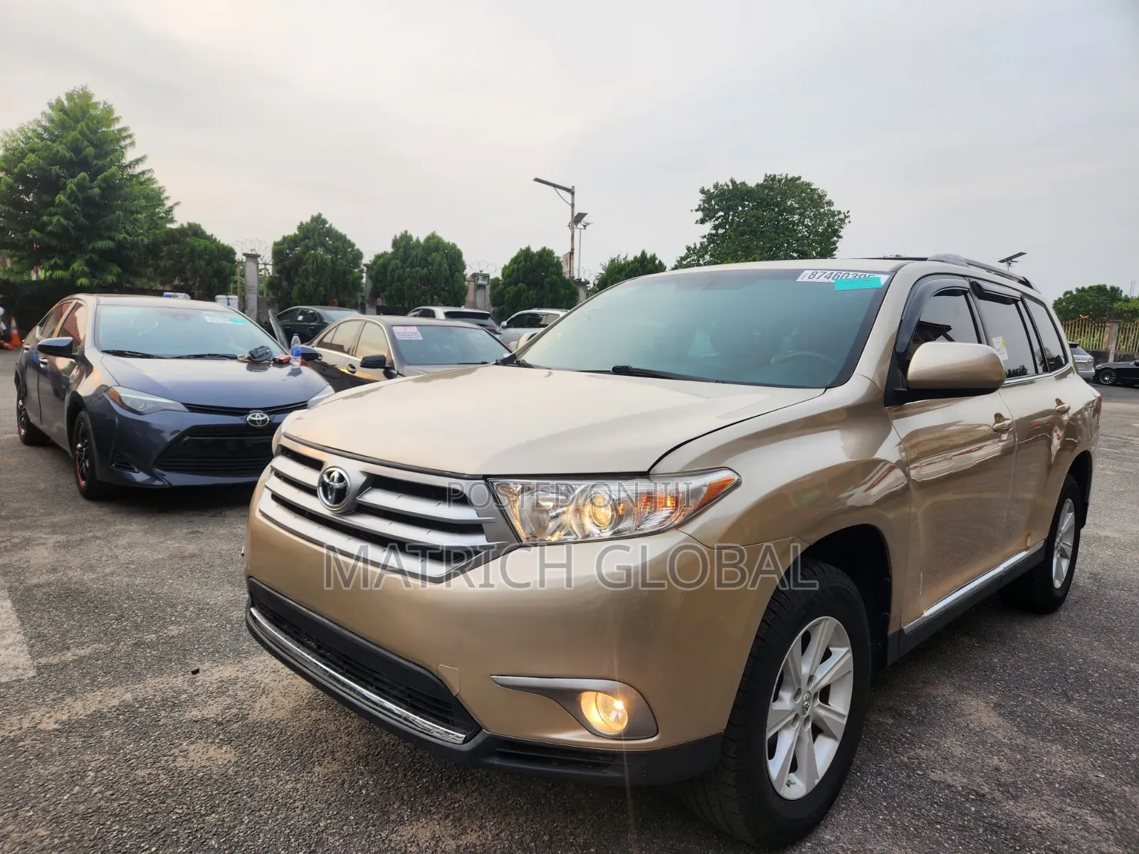Toyota Highlander Plus 3.5L 4WD 2013 Gold