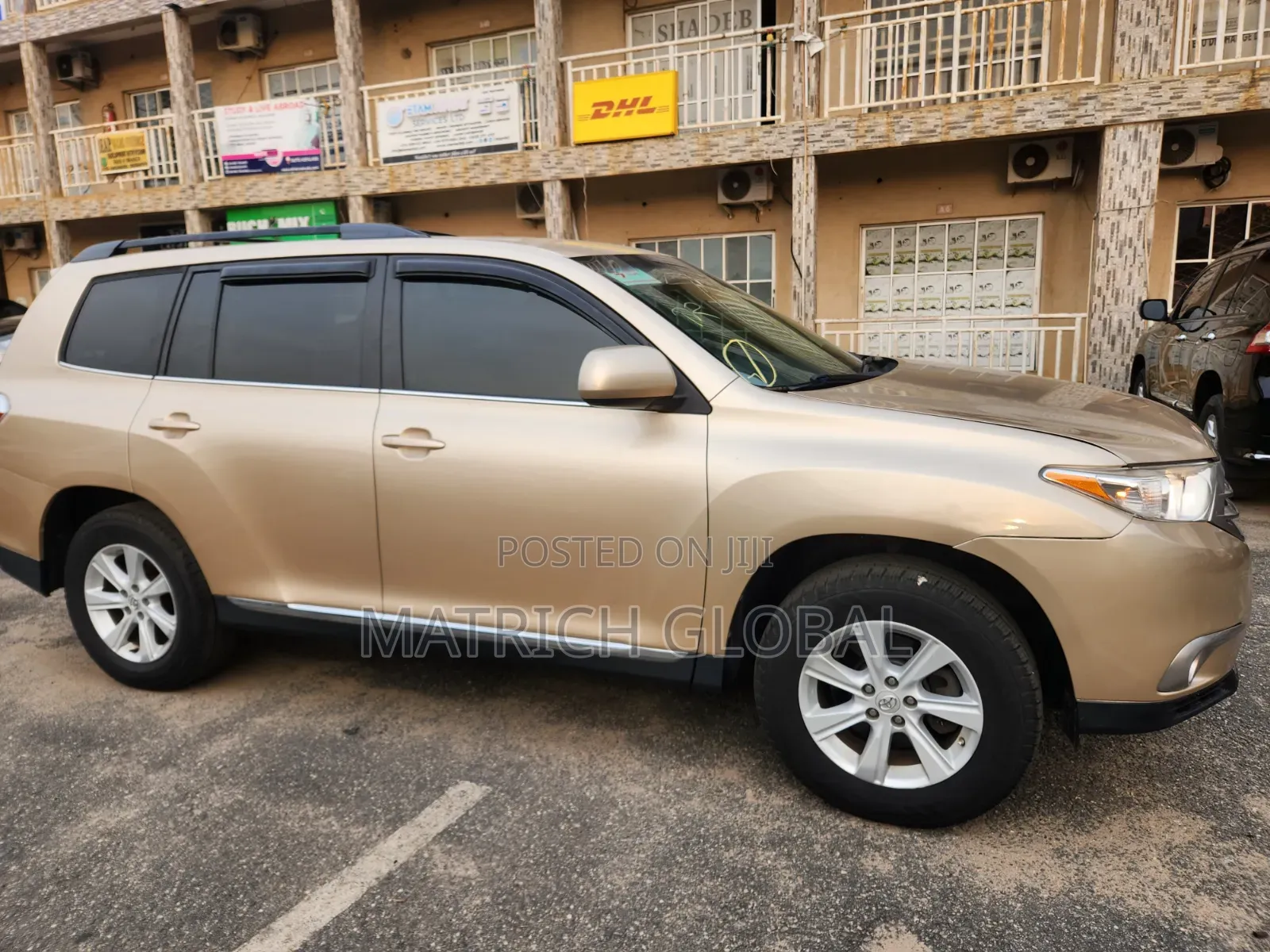 Toyota Highlander Plus 3.5L 4WD 2013 Gold