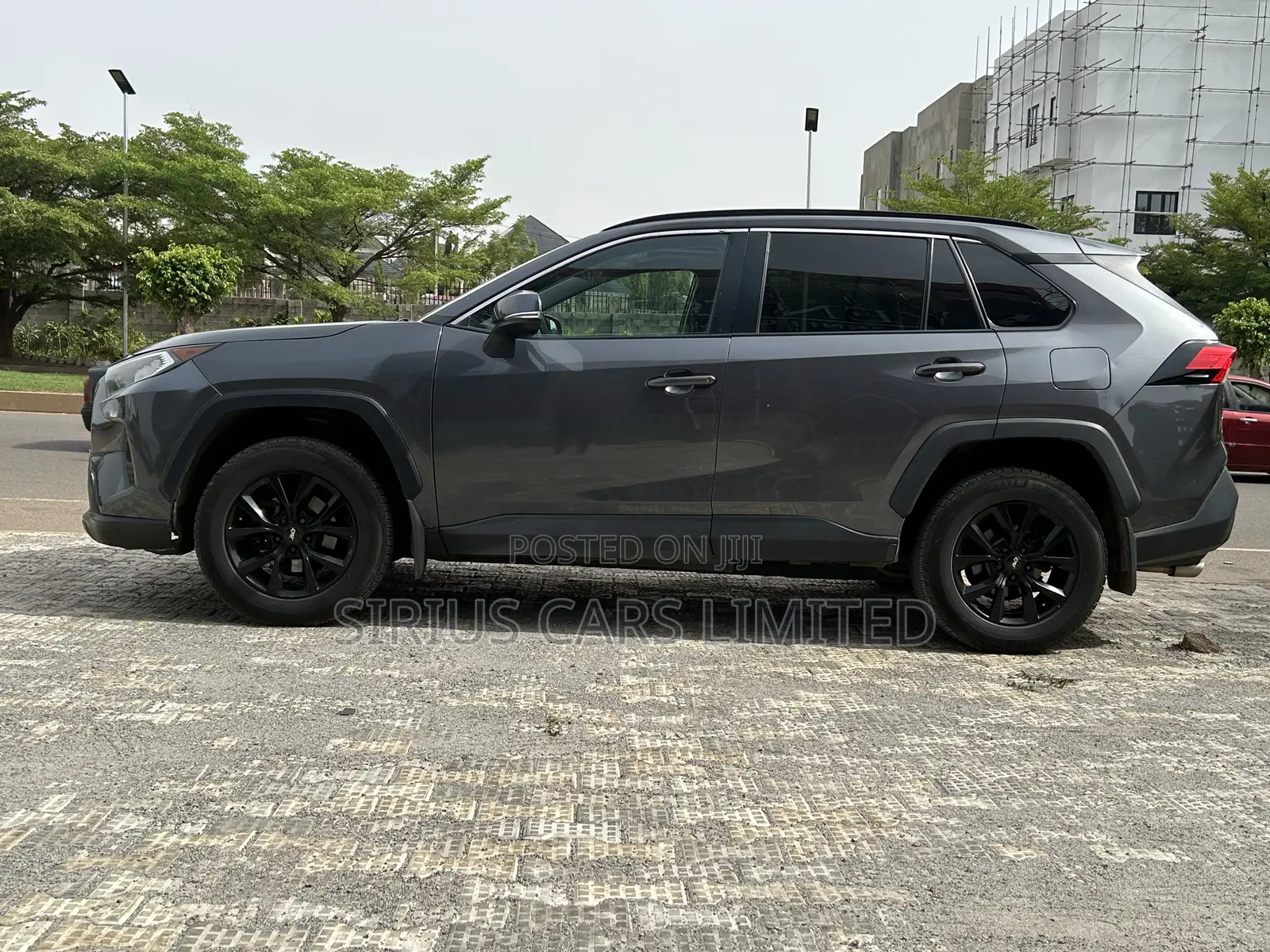 Toyota RAV4 XLE 2021 Gray