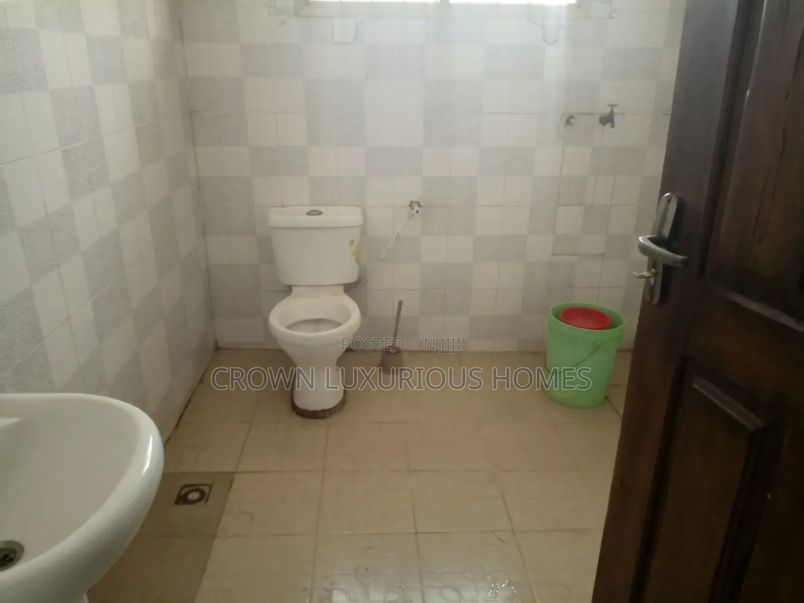 22 Rooms Hotel For Sale