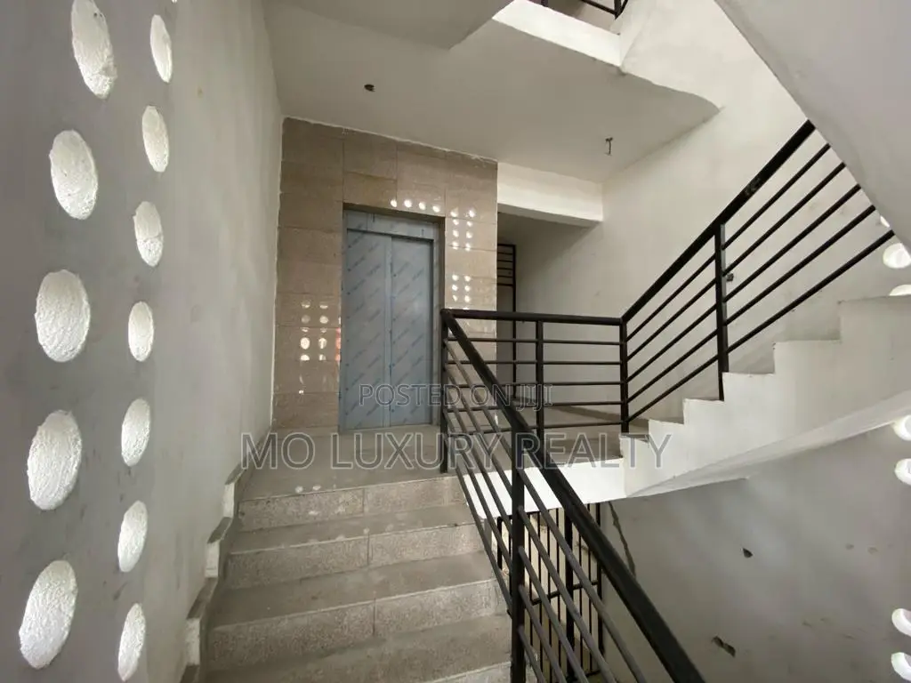 2bdrm Apartment in Lekki Phase 1 for rent