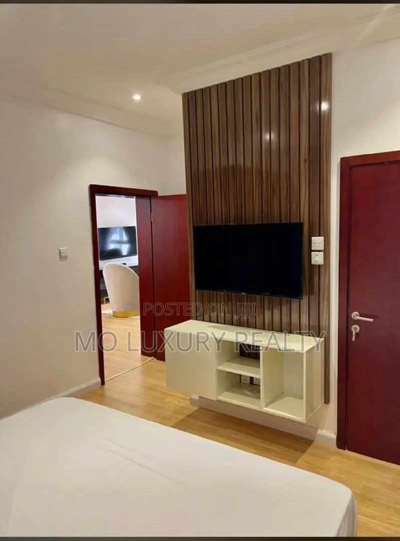 2bdrm Apartment in Lekki Phase 1 for rent