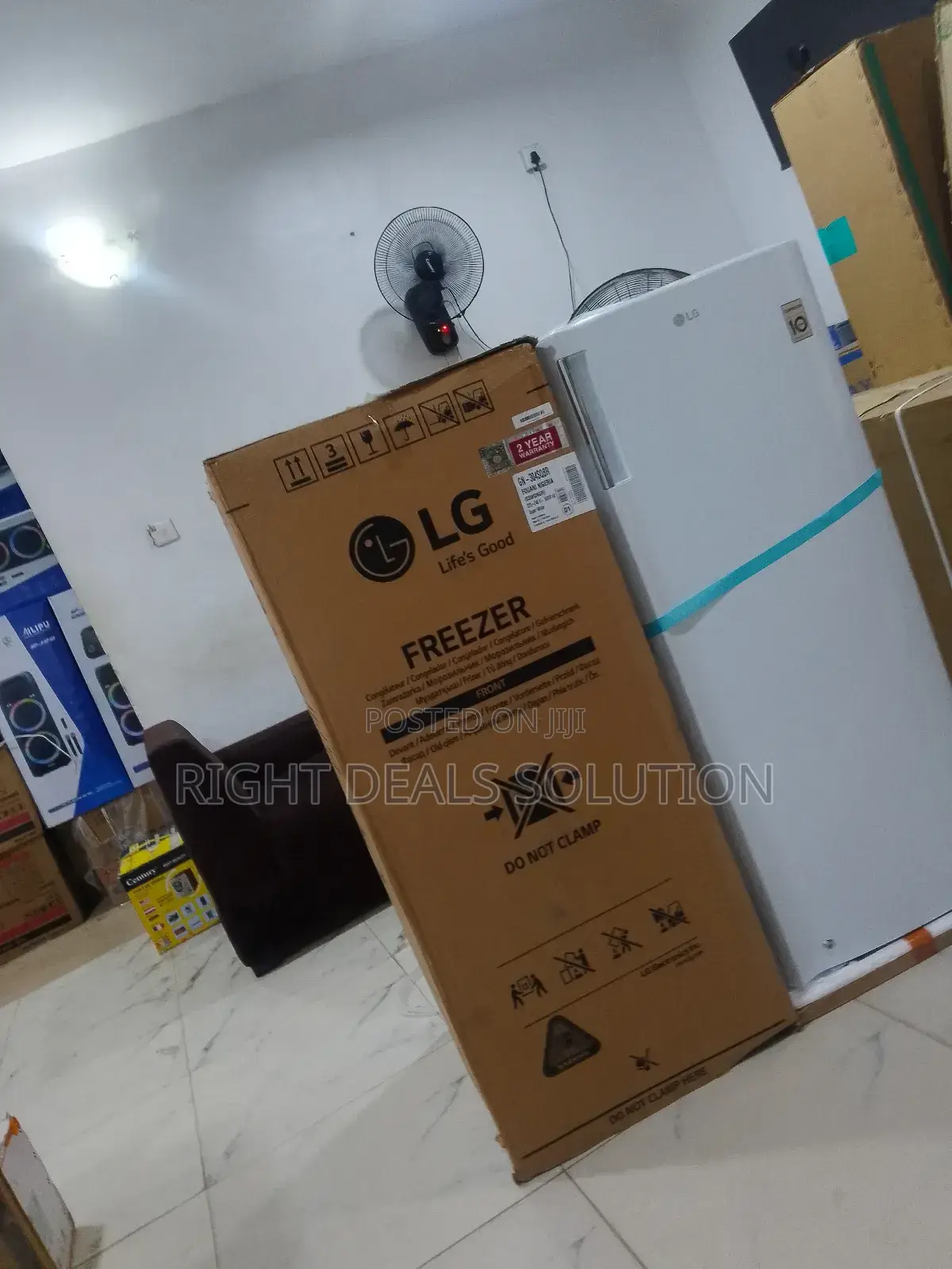 Efficient White Freezer With Reversible Door Interior Led Light