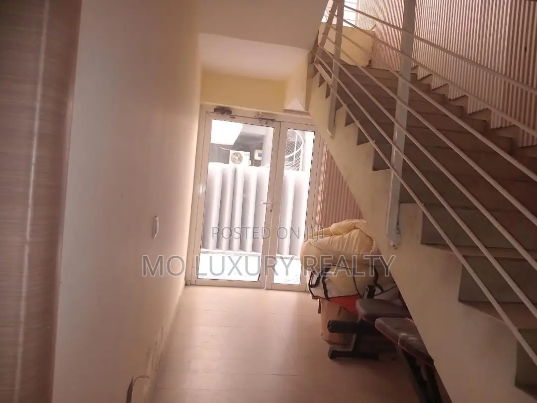 3bdrm Apartment in Lekki Phase 1 for rent