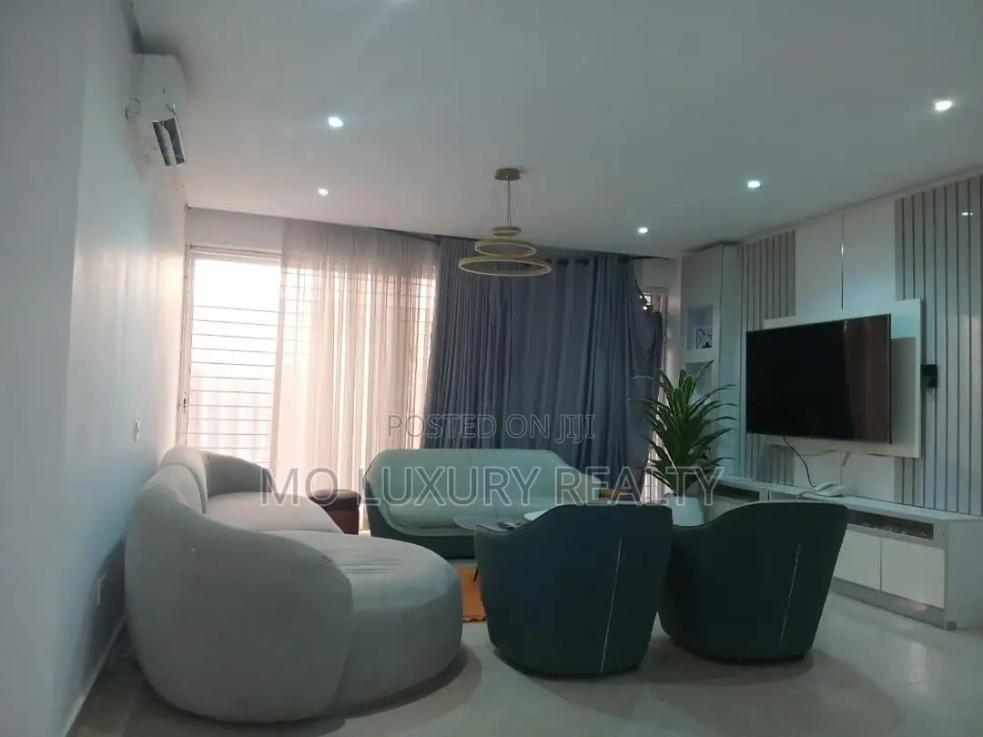 3bdrm Apartment in Lekki Phase 1 for rent