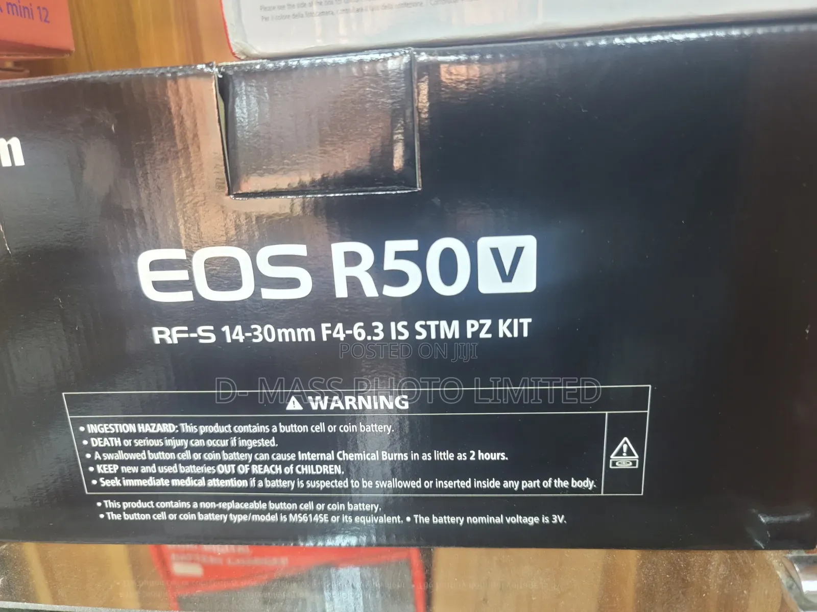 Canon Camera R50v With the Lens 14-30mm