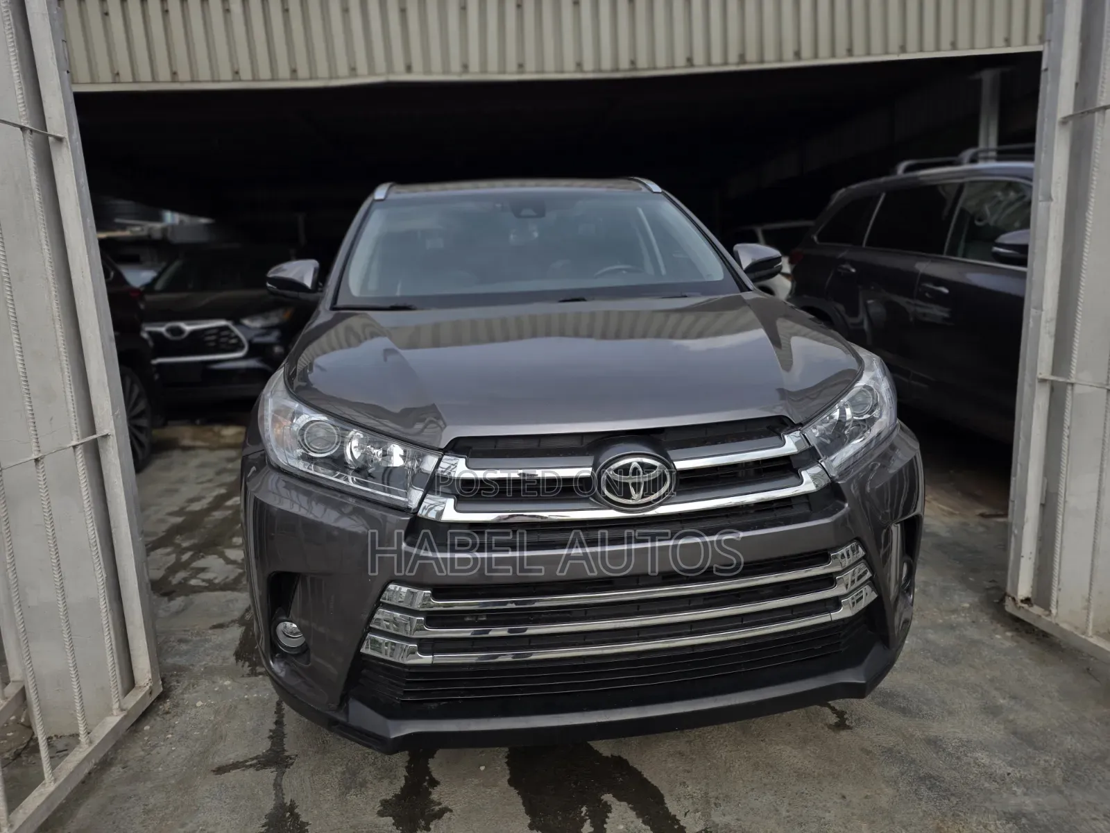 Toyota Highlander XLE 4x2 V6 (3.5L 6cyl 8A) 2018 Gray