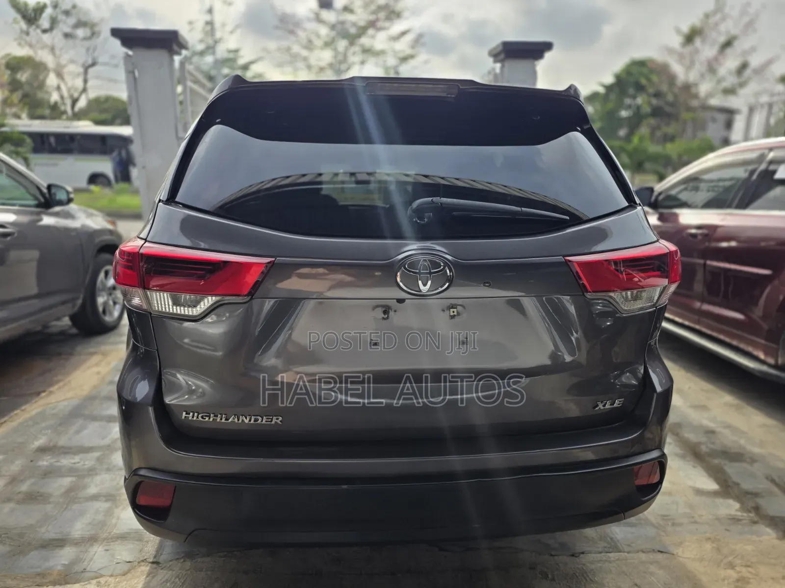 Toyota Highlander XLE 4x2 V6 (3.5L 6cyl 8A) 2018 Gray