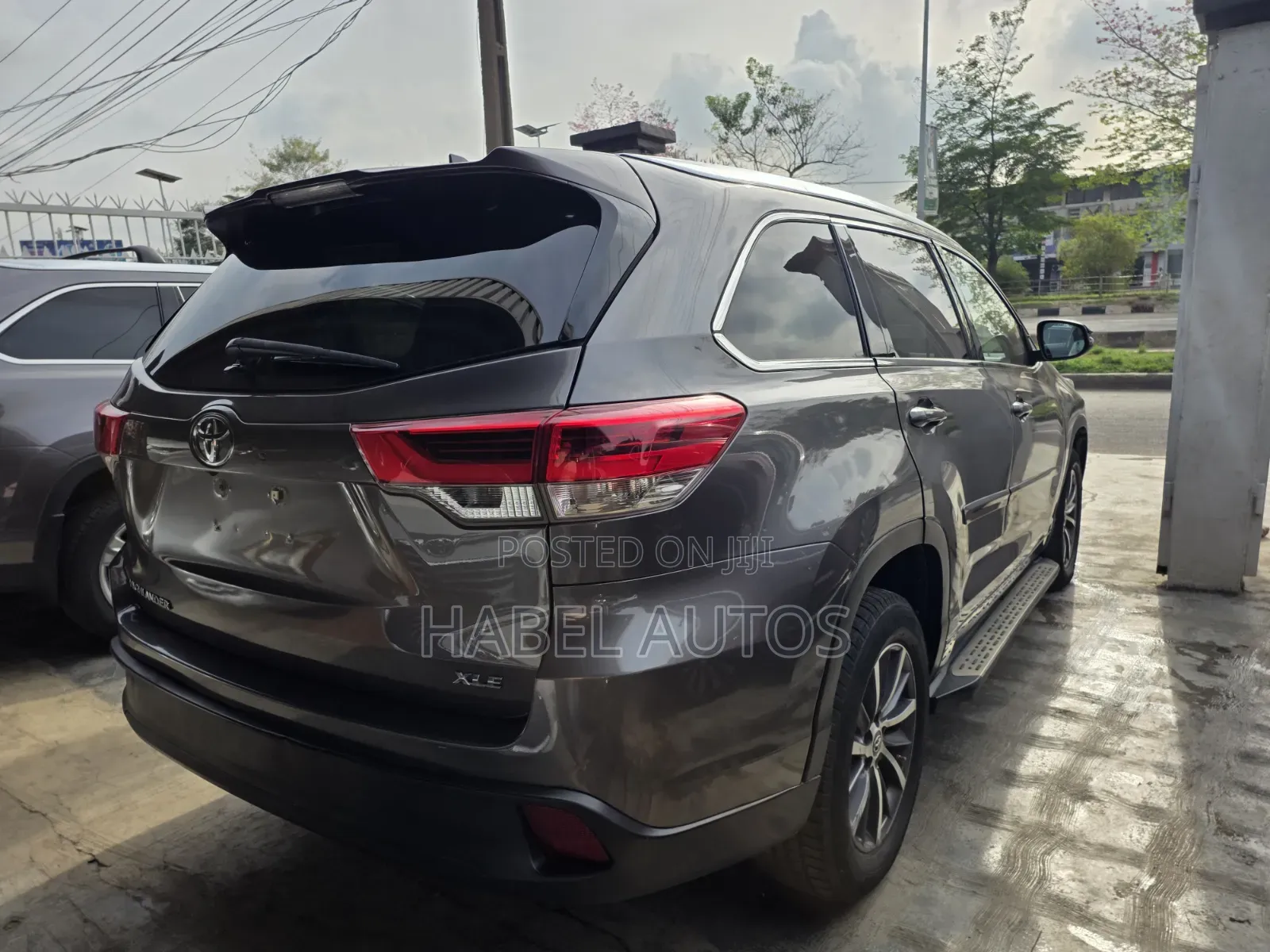 Toyota Highlander XLE 4x2 V6 (3.5L 6cyl 8A) 2018 Gray