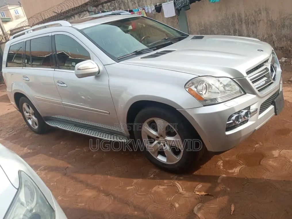 Mercedes-Benz GL-Class 2010 Silver