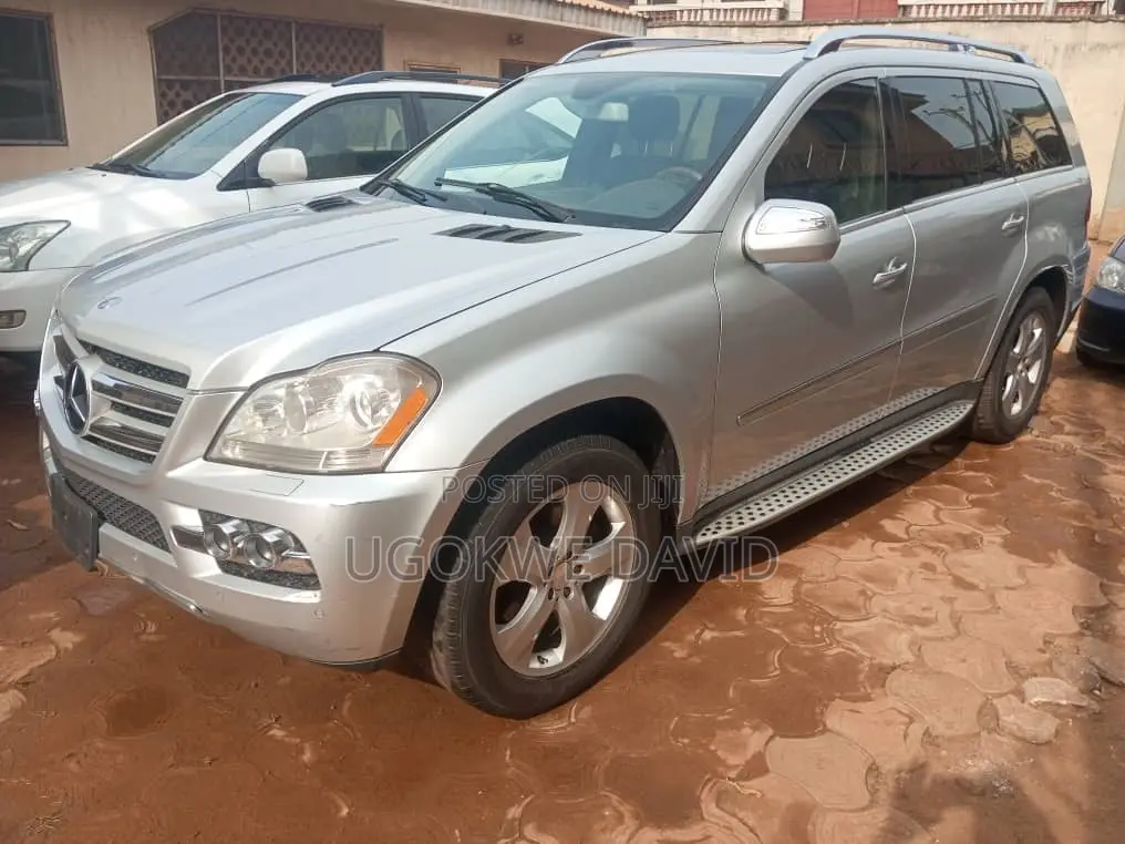 Mercedes-Benz GL-Class 2010 Silver